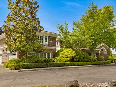 2530 39th Avenue E, Seattle, WA, 98112