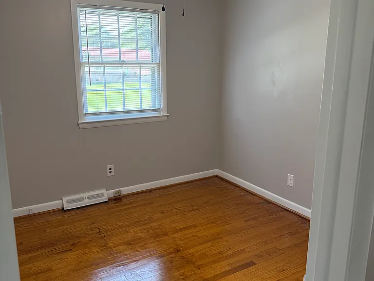 1923 Belcrest Dr — Photo 33