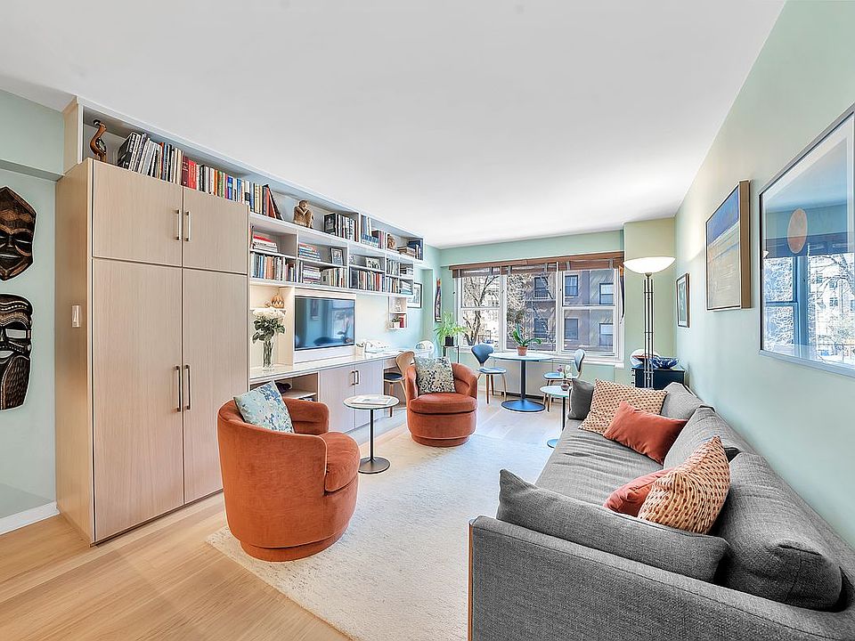 1st image of 33 Greenwich Ave APT 3G