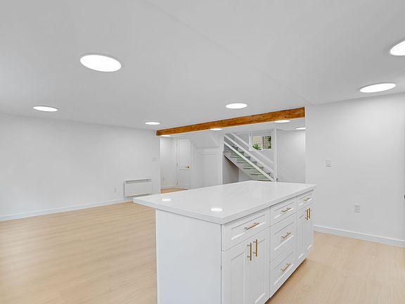 5th image of 1547 16th Ave E #A