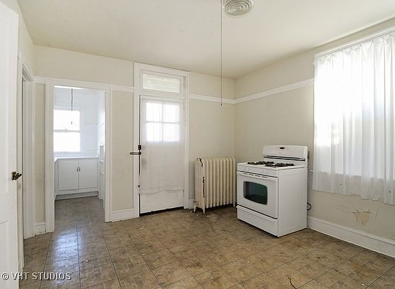 5th image of 6021 N Claremont Ave