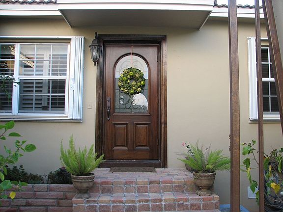 entrance through Courtyard