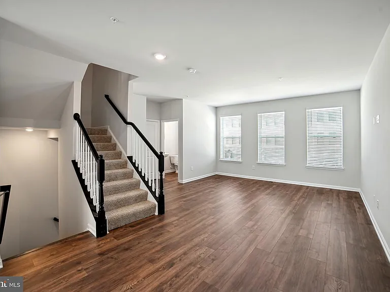 858 Amity St — Photo 14