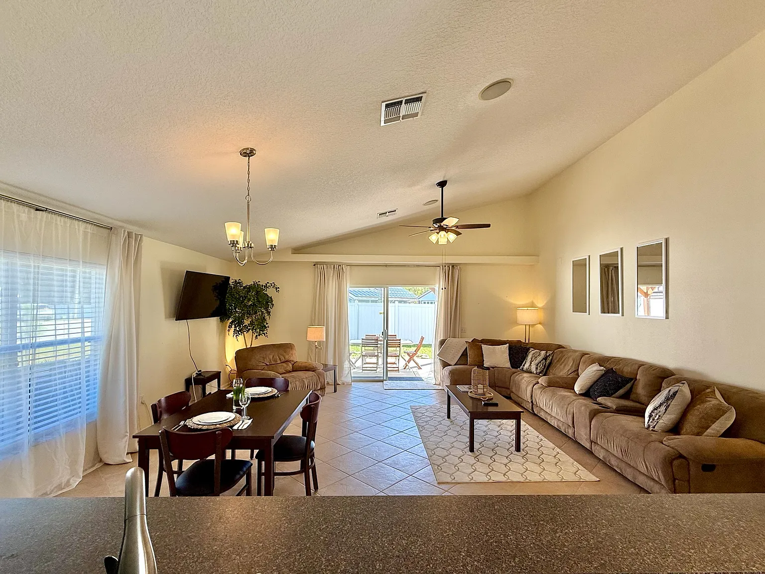 2 bed, 1750 sqft, $2,500 — Photo 4