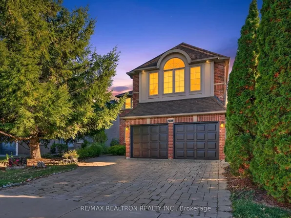 446 Silken Laumann Dr, Newmarket, ON L3X 2H9