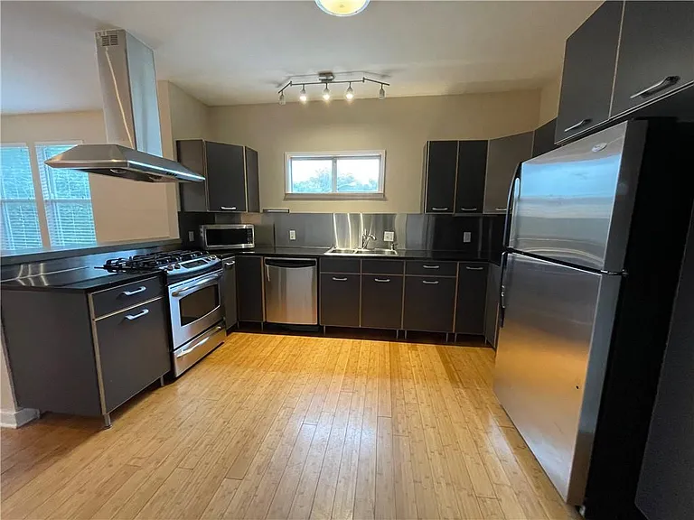 2314 S 5th St — Photo 8