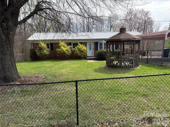 2137 23rd Street Dr SE, Hickory, NC 28602