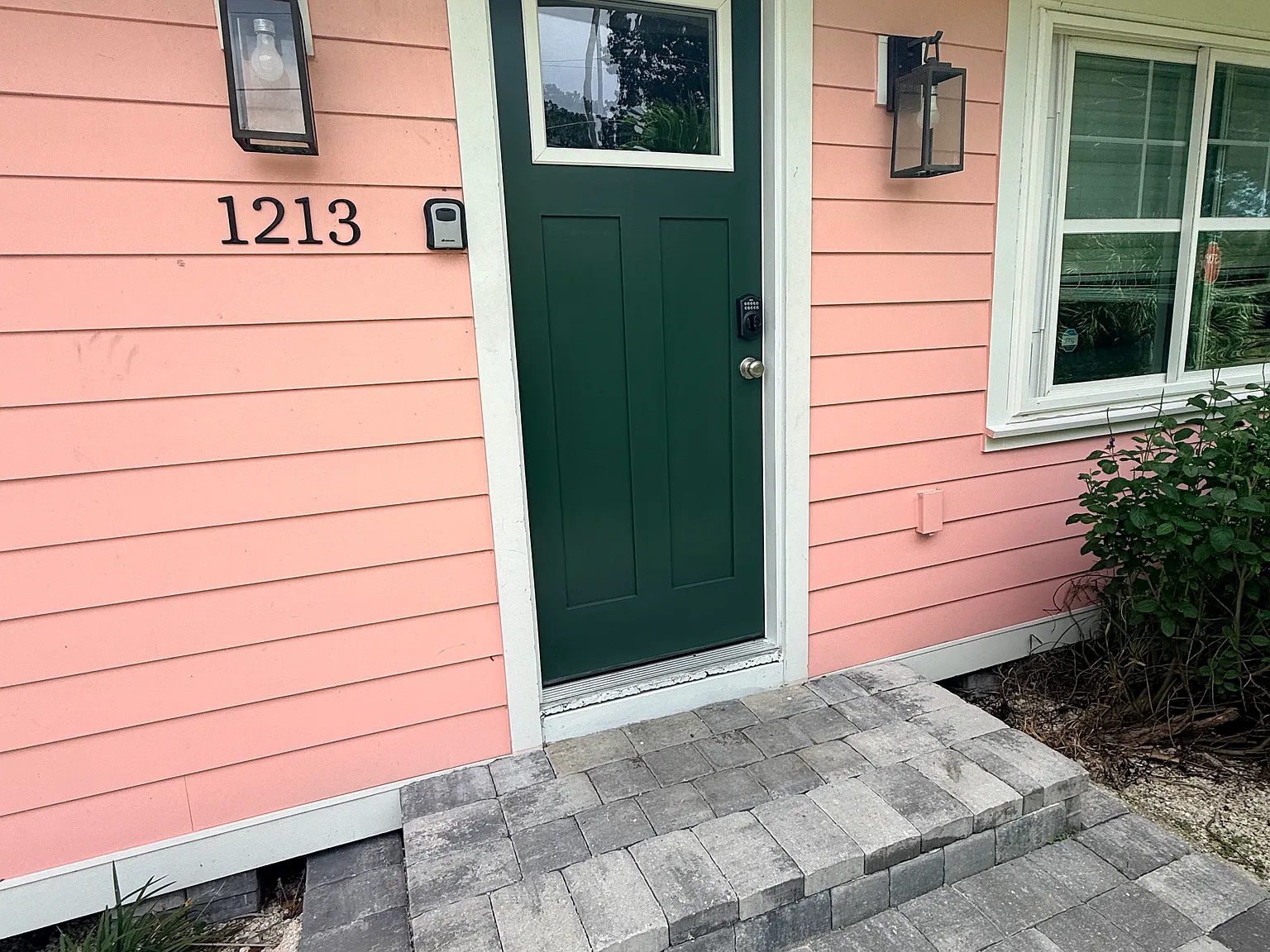3 bed, 1100 sqft, $3,500 — Photo 3