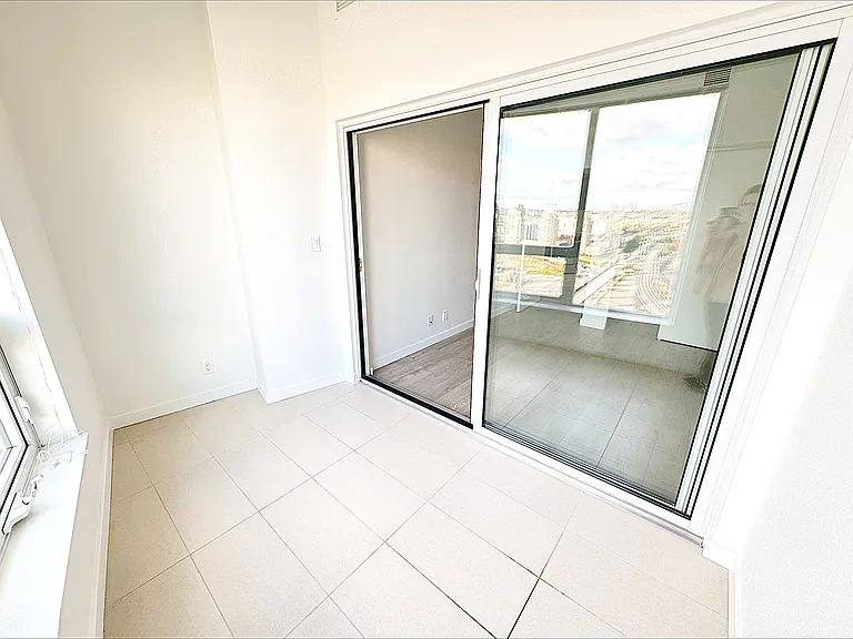 97 W Georgia St #1709 — Photo 7