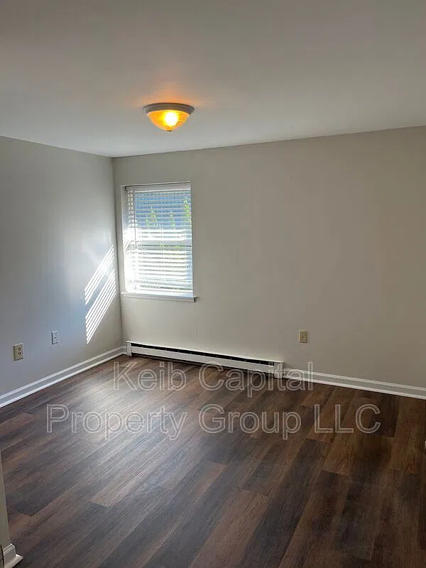 2 bed, 1.0 bath, $1,575 — Photo 4