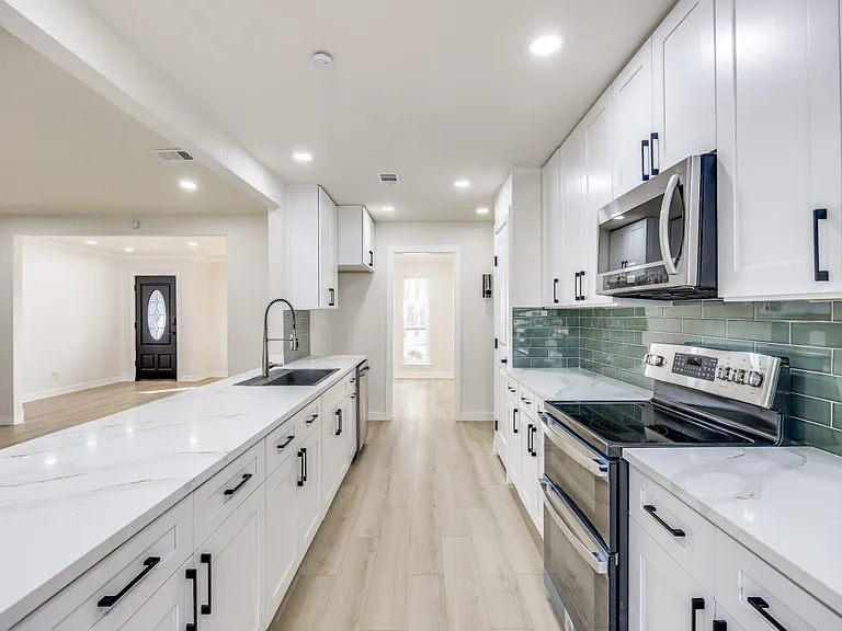 2409 Regal Rd — Photo 9