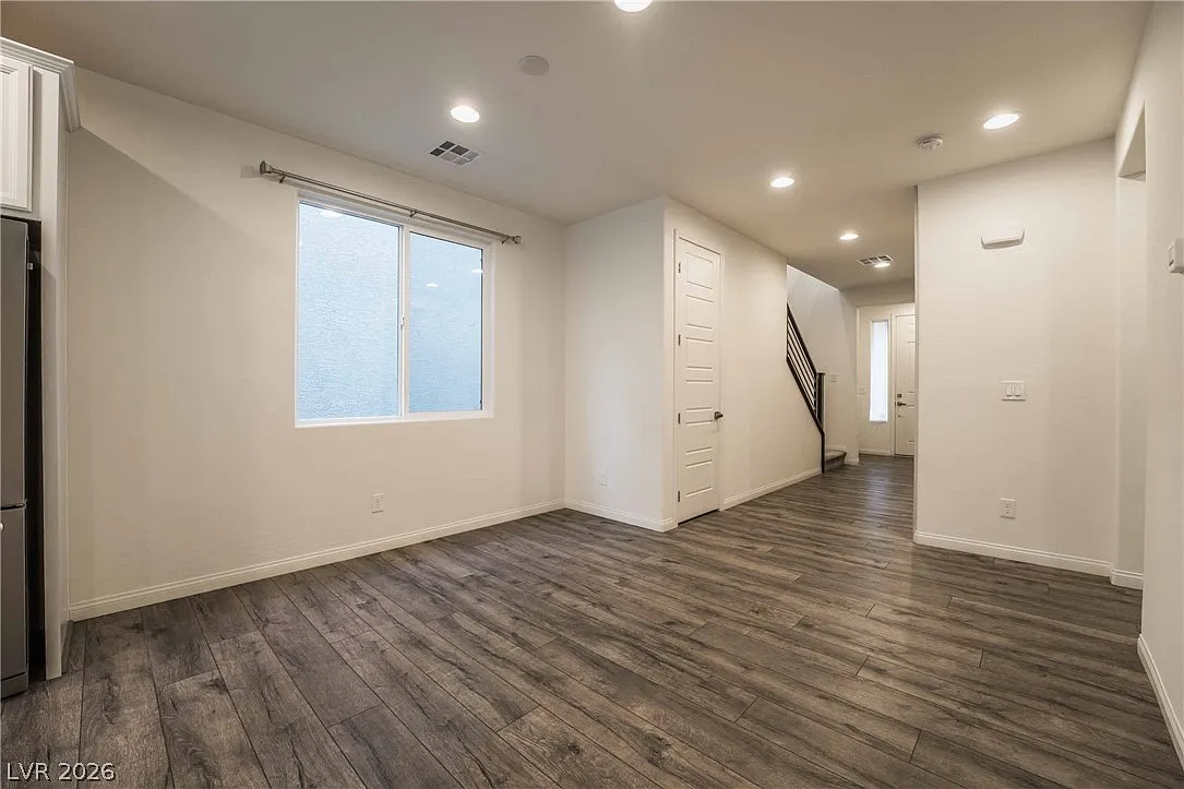 4 bed, 2.5 bath, 2328 sqft, $2,695 — Photo 4