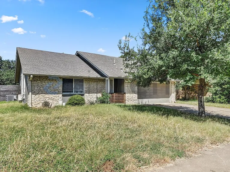 11216 Henge Dr — Photo 2