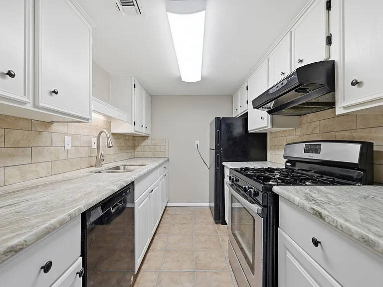 1800 Lavaca St #515 — Photo 8
