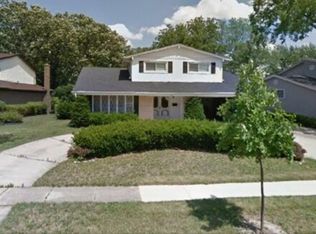 415 Redwood Ln, Schaumburg, IL 60193