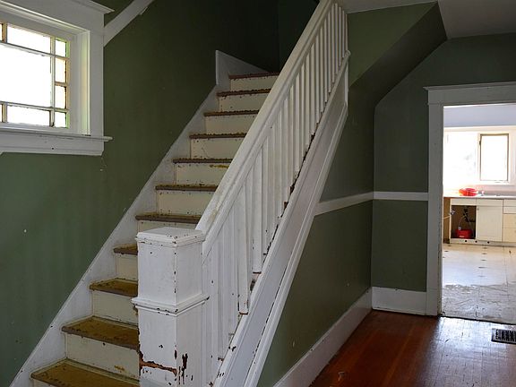 4th image of 9551 106a Ave NW