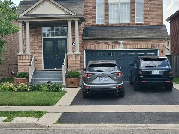 4 Dencor St, Brampton, ON L6X 0M1