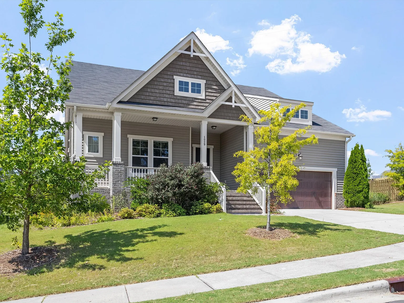 3 bed, 2.5 bath, 2299 sqft, $2,575 — Photo 2