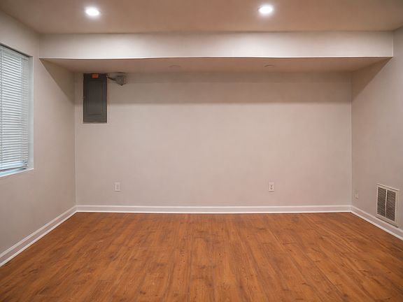 4th image of 1352 G St SE #B