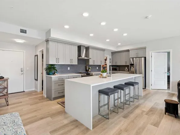 40 N Carrington Plz NW #110, Calgary, AB T3P 1Y3