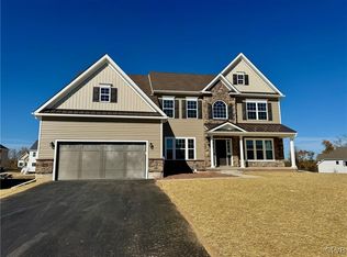 2765 Stonewall Dr #11, Center Valley, PA 18034