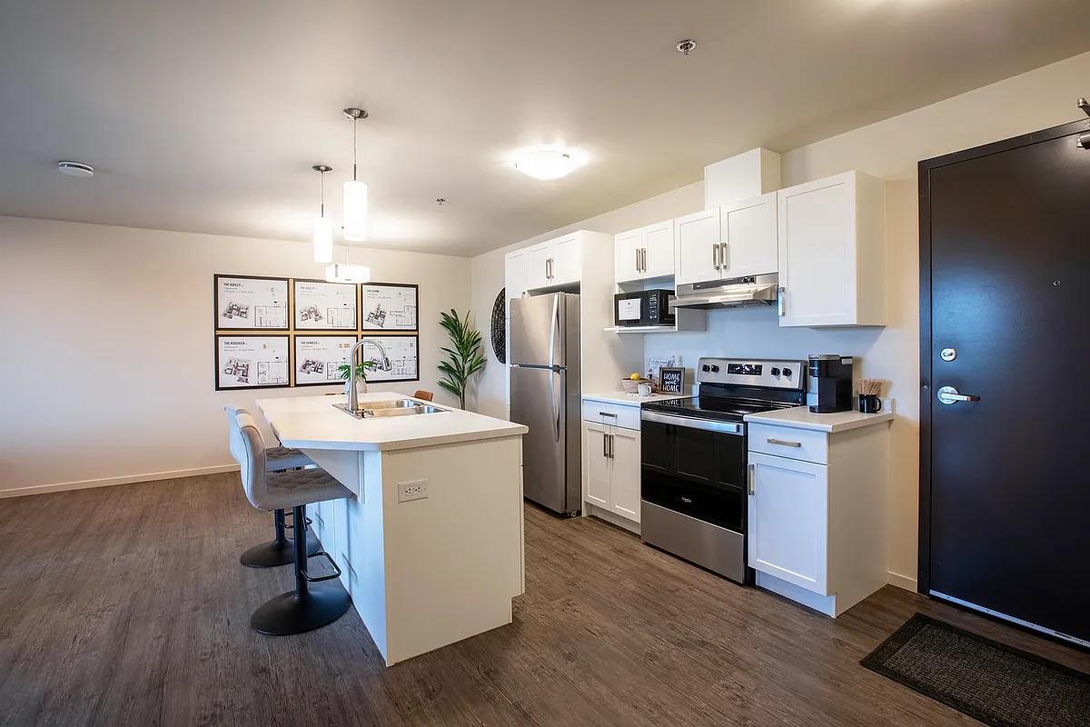 Building Photo - 585 Ballantrae Dr
