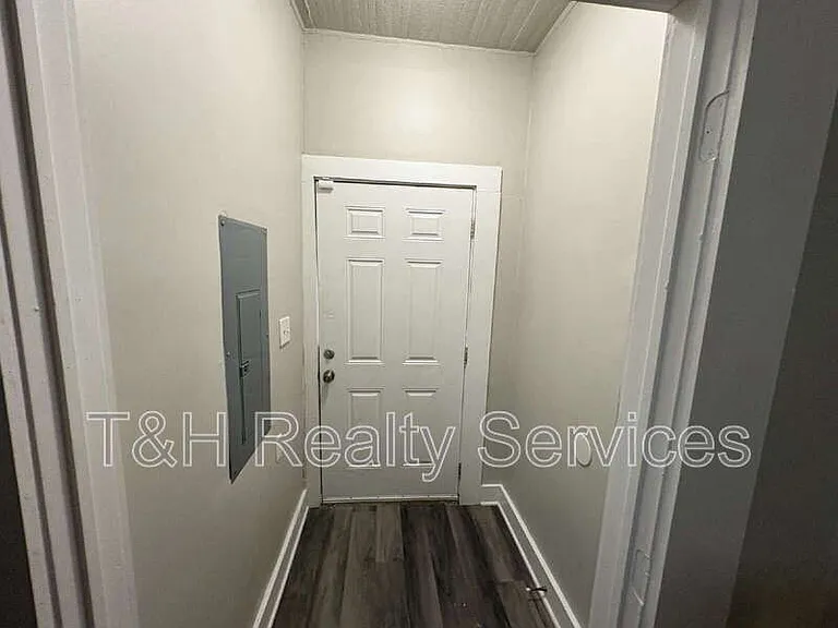 2116 Woodlawn Ave — Photo 12