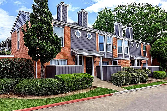 Riverway Apartments — Photo 10