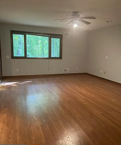 1007 Lee Jackson Dr — Photo 3