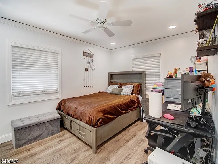 605 Crescent Dr — Photo 12