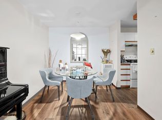 7431 Blundell Rd #204, Richmond, BC V6Y3G8