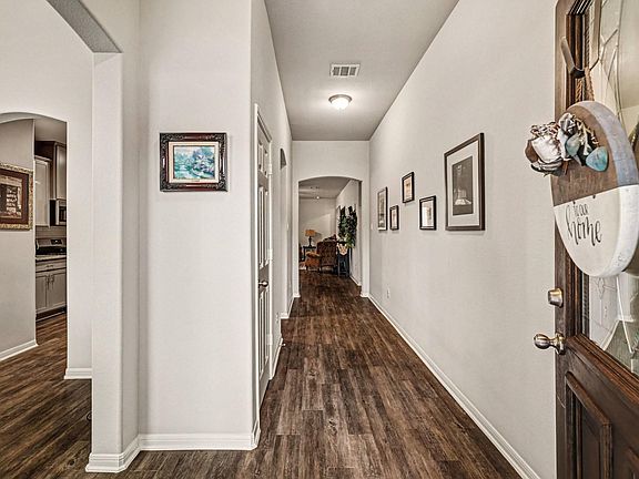 5th image of 320 Red Maple Ln