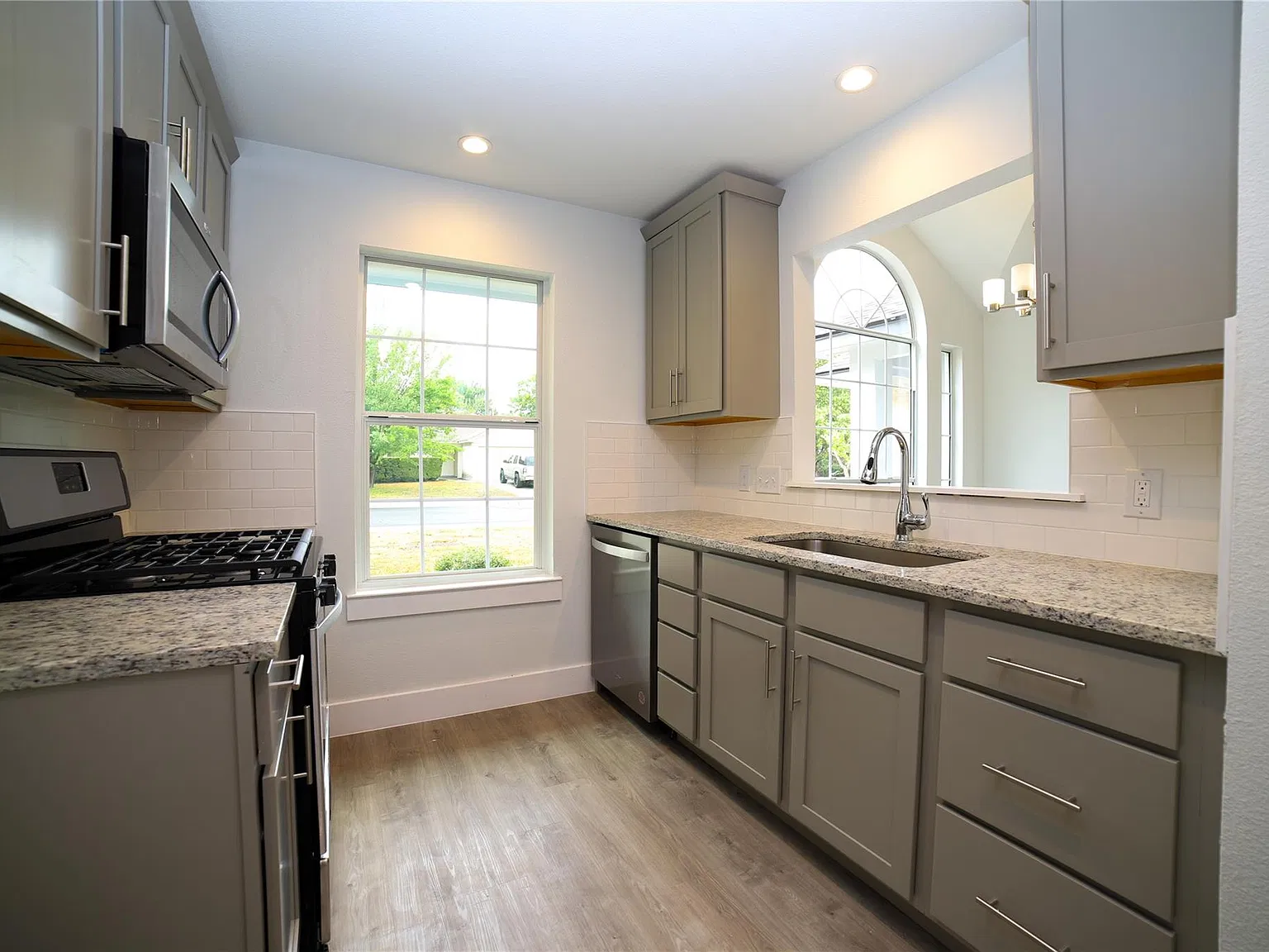 5 bed, 2.0 bath, 1162 sqft, $1,895 — Photo 2