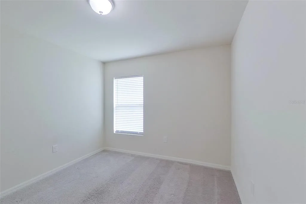 3 bed, 2.0 bath, 1400 sqft, $1,574 — Photo 4