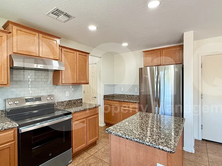 5731 W Beth Dr — Photo 7