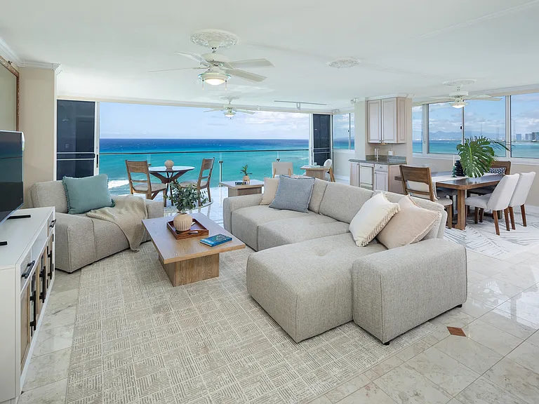 3065 Kalakaua Ave #Penthouse 1 — Photo 1