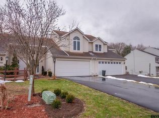 1040 Sterling Ridge Dr, Rensselaer, NY 12144