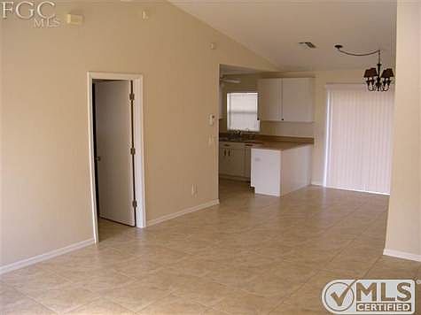 4th image of 907 NE 10th Ter