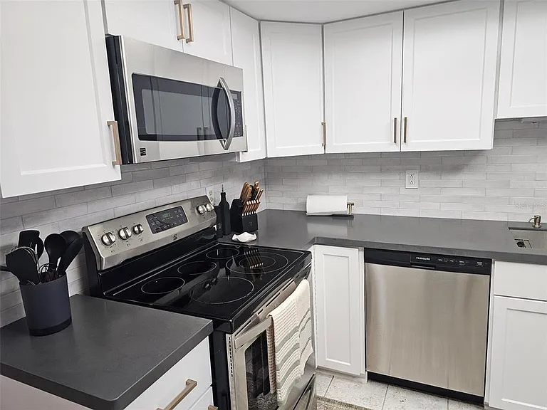 4408 La Jolla Dr #19-A — Photo 10