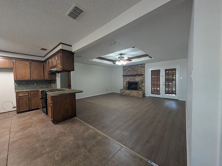 3008 Brittney Ln — Photo 6