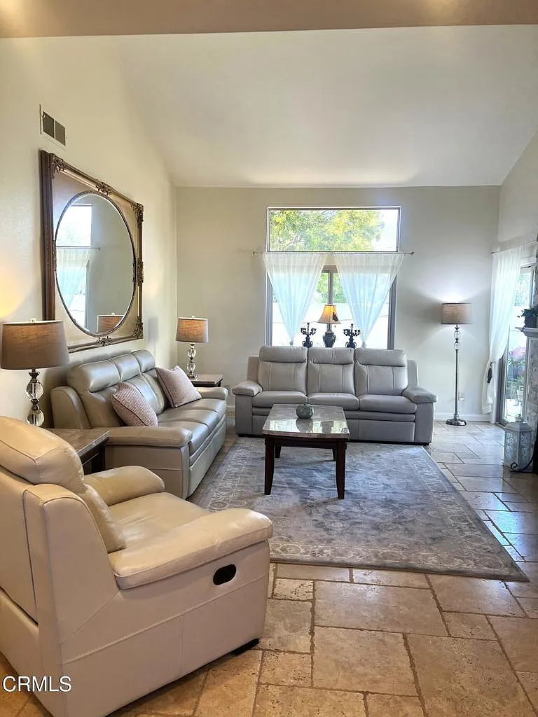 3 bed, 3.0 bath, 2161 sqft, $5,000 — Photo 3