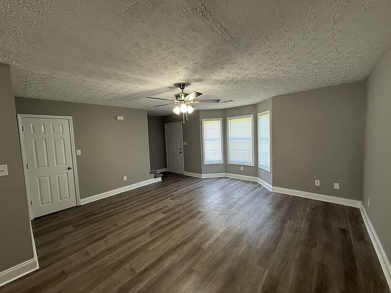 209 Westchester Cir #1 — Photo 3