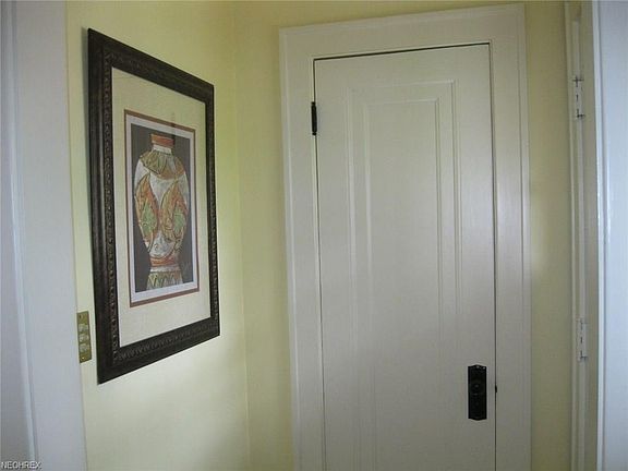 4th image of 84 Oviatt St