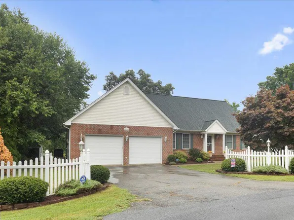 40305 Beach Dr, Mechanicsville, MD 20659