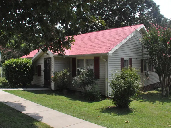 822 Dr Lee Ave, Bridgeport, AL 35740