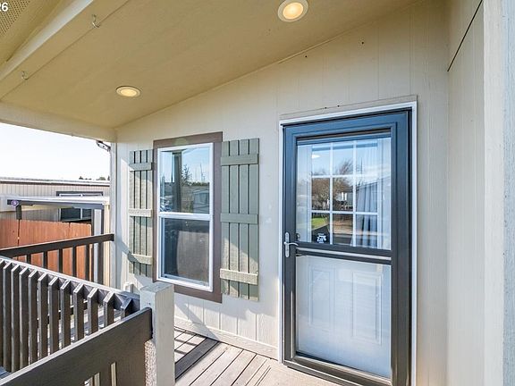 4th image of 830 N Main St