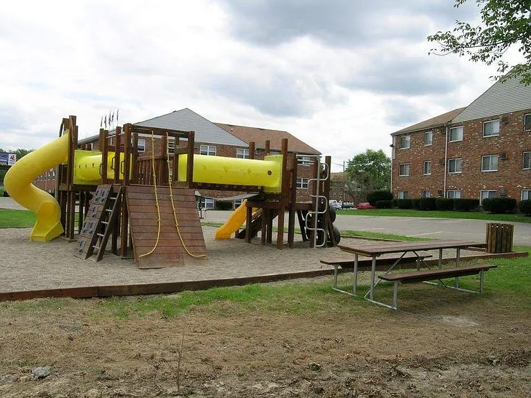 Magnolia Pointe Apartments — Photo 7