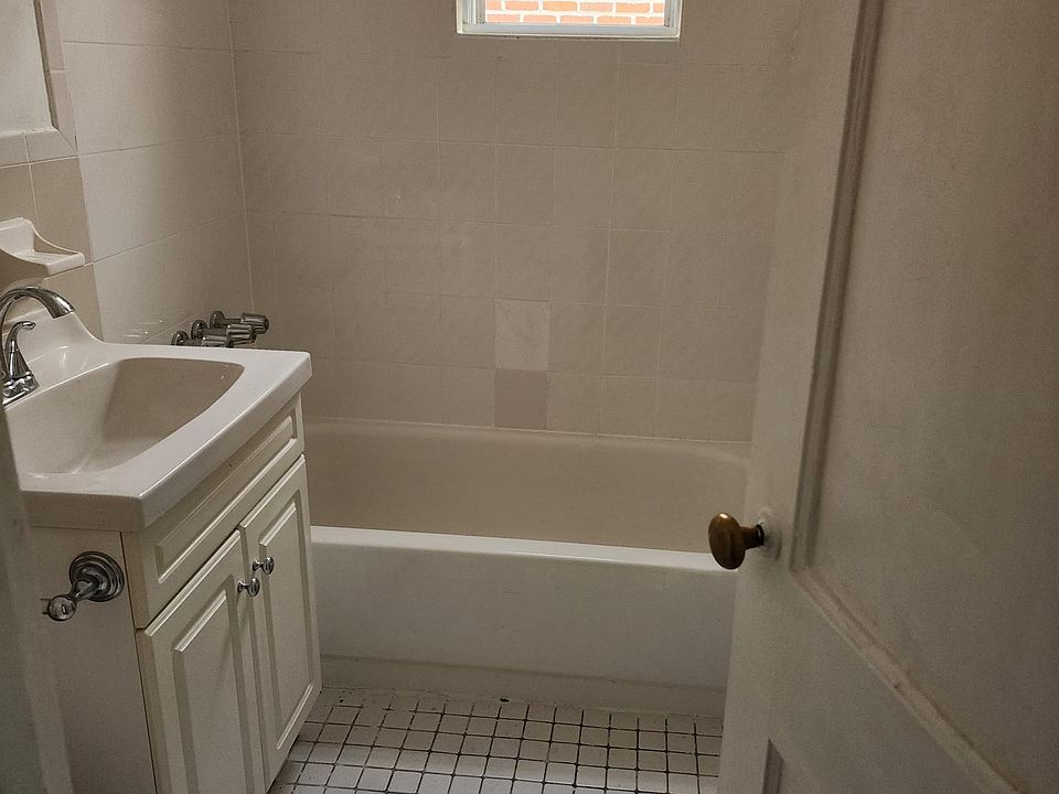 2nd image of 654 E 234th St Floor 2