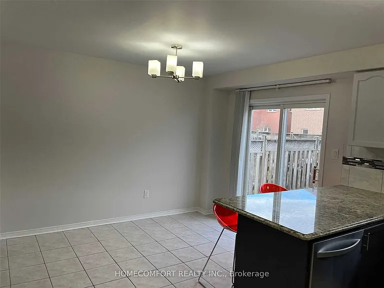 95 Ferncliffe Cres — Photo 5