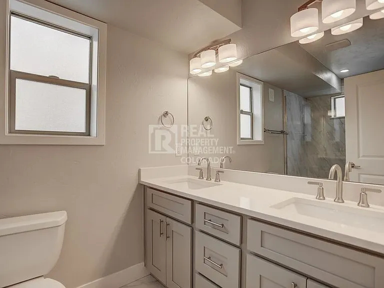 1227 N Perry St — Photo 16